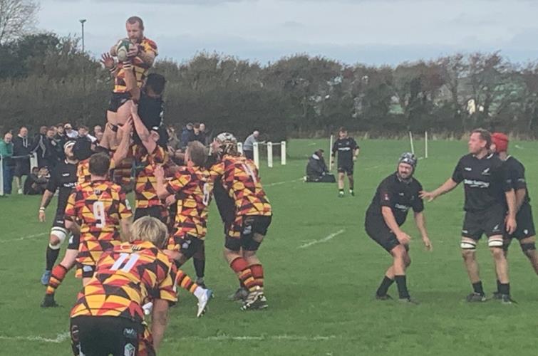 The Teifisiders win quality lineout ball